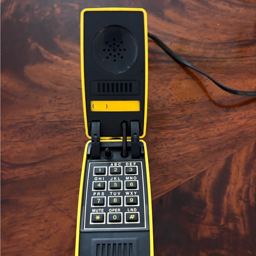 Yellow Pac-Man Retro Telephone - Picture 3 of 4